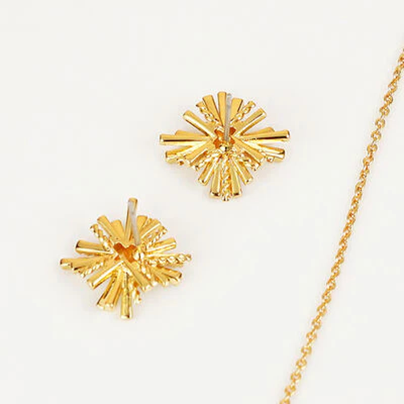Radiant Starburst Gold-Plated Earrings & Necklace Set - Elevate Your Elegance!